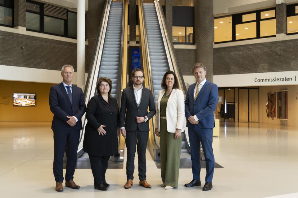 Corona Parliamentary committee
