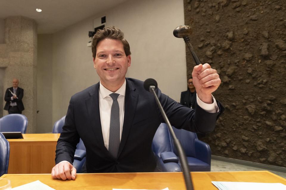 Thom van Campen in the seat of the President of the House