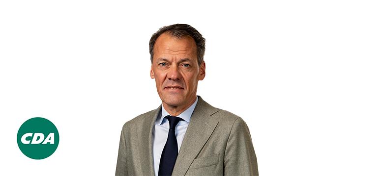 Portrait of van den Brink with logo CDA. 