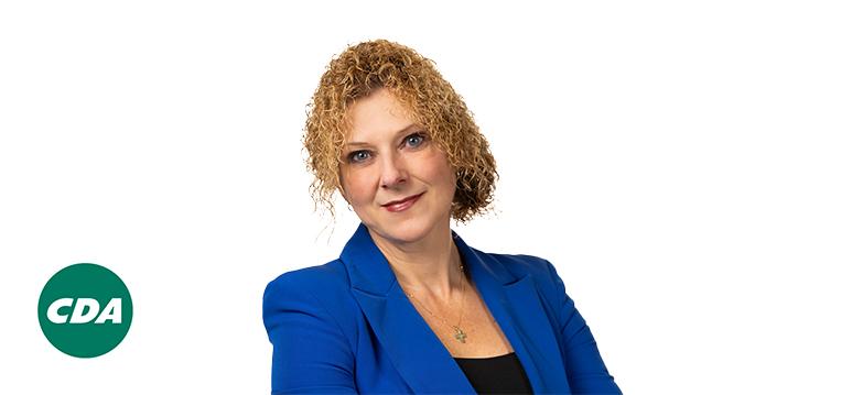 Portrait of van Dijk with logo CDA.