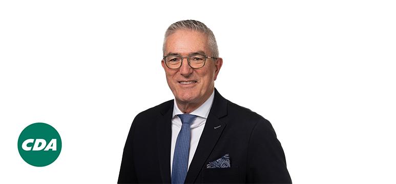 Portrait of Jumelet with logo CDA.