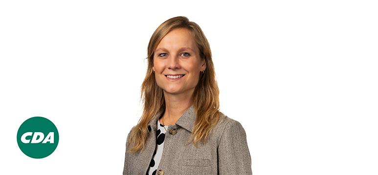 Portrait of Zwinkels with logo CDA.