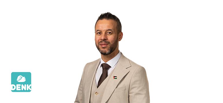 Portrait of El Abassi with logo DENK.