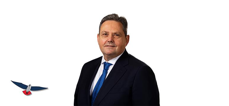 Portrait of Jansen with logo PVV.