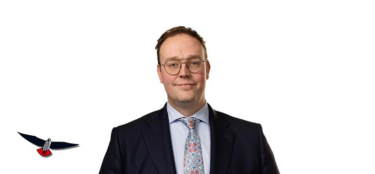 Portrait of Vlottes with logo PVV.