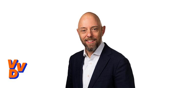 Portrait of de Groot with logo VVD.