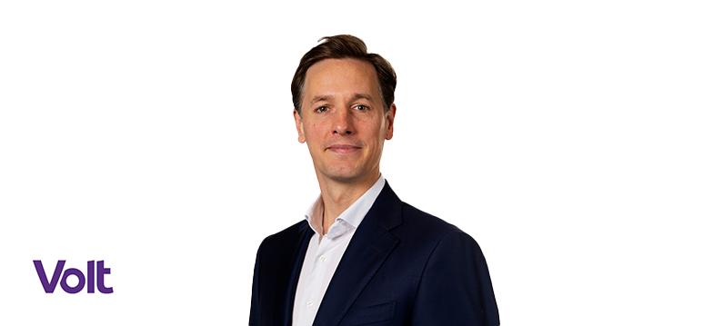 Portrait of Dassen with logo Volt.