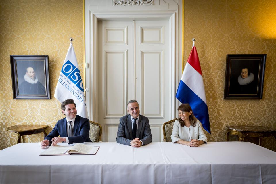 A document is signed during the first OVSE PA meeting.