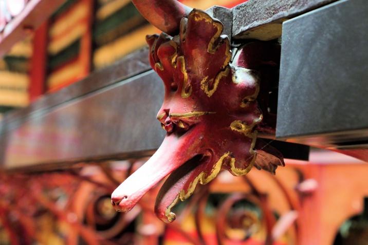 A small dragon's head adorns the railings of the Proceedings Room.