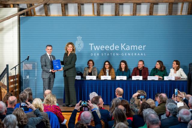President of the House of Representatives Vera Bergkamp took receipt of the report from committee chair Tom van der Lee