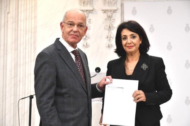 First copy of the coalition agreement
