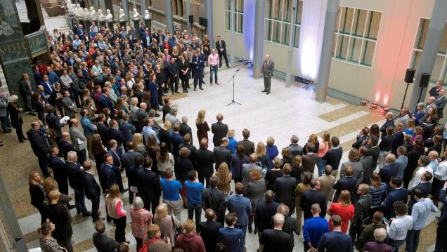 Commemoration in the Central Passageway. In the Central Passageway of the House of Representatives hundreds of people joined the commemoration, including MPs, state secretaries, staff members and visitors.